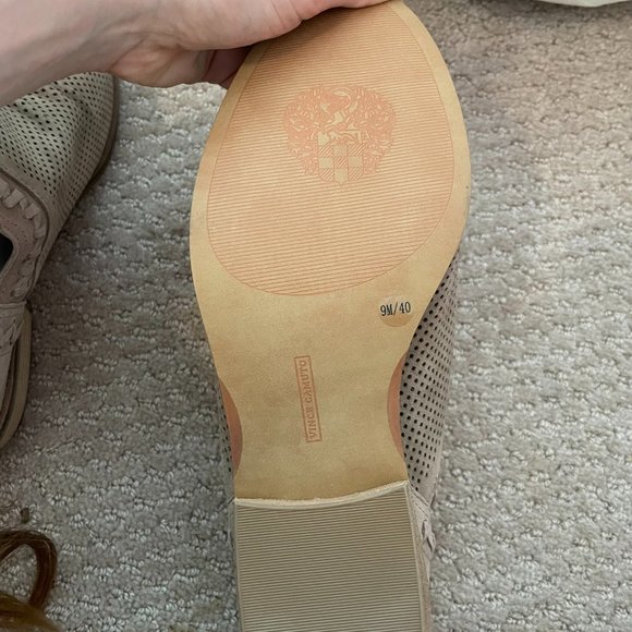 Vince Camuto Perforated Ankle Booties Size 9 US womens genuine leather heel - Picture 5 of 7